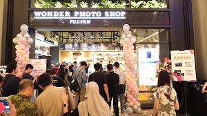 Cognate with scots wunner (wonder), west frisian wonder, wûnder (wonder, miracle), dutch wonder (miracle, wonder), low german wunner, wunder (wonder. Gencarkan Budaya Cetak Foto Fujifilm Resmikan Wonder Photo Shop Pertama Di Bandung