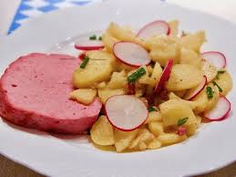 Mar 27, 2021 · salate mit hausgemachter salatsauce. Warmer Bayerischer Kartoffelsalat Mit Leberkase Culinaric Und Creativ De