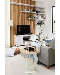 Sofa kulit bergaya minimalis seringkali dijadikan pilihan dalam ruang keluarga. 7 Cara Menata Desain Ruang Tv Yang Sering Kamu Lupakan