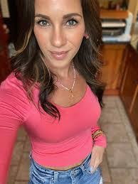 Rhonda Meek's Instagram, Twitter & Facebook