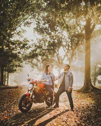 Coba tengok deh rekomendasi jam dinding klasik bergaya eropa diatas. 10 Ide Busana Casual Untuk Prewedding Santai Namun Bergaya