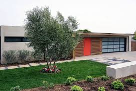 But a smaller home or apartment doesn't have to feel cramped and overcrowded. 25 Garden Designs For Midcentury Modern Homes