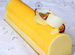 Buche Exotique A La Mangue Fruits De La Passion Et Noix De Coco Buche De Noel Aux Fruits Fruit De La Passion Dessert Noel Aux Fruits