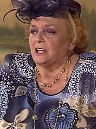 Yo no voy a la boda de esa loca #youmoretv #escenasdematrimonio  #pepayavelino #boda #casarse #amigas