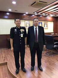 Find a translation for ketua penolong pengarah kanan in other languages: Polis Perak Kunjung Hormat Ketua Penolong Pengarah Facebook
