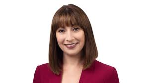 While mr dobson is among rte's top 10 earners, with an annual salary of €195,816 in 2014, it is understood that ms ni bheolain is paid considerably less. Rte Newsreader Sharon Tobin Sharon Ni Bheolain