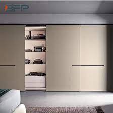 Photo libre de droit de chambre moderne avec une armoire metallique ouverte un lit et une lampe pres du mur rendu 3d banque d images et plus d images libres de droit de ameublement. Chine Armoire Coulissante Chambre Moderne Placard Chambre A Coucher Mobilier Personnalise Acheter Les Meubles Sur Fr Made In China Com