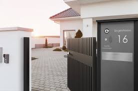 Domofon Oraz Czytnik Linii Papilarnych Guardi Ogrodzenia Bramy Balkony I Carporty Z Aluminium House Gate Design Front Gate Design Entrance Gates Design