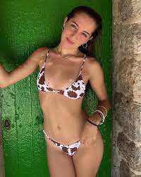 Beth Oliver - Free pics, galleries & more at Babepedia