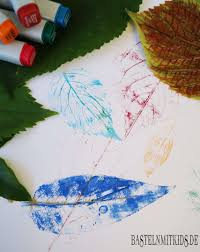 Kinder werden heutzutage überhäuft mit spielzeug, das noch dazu fertig abgepackt aus dem geschäft kommen. Einfache Blatter Bilder Malen Basteln Mit Kindern