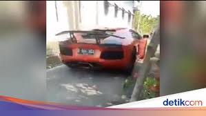 Melamar kerja di suatu pabrik tentu tidak lah mudah. Pemilik Lamborghini Viral Masuk Kampung Di Lamongan Disebut Hanya Lulusan Smp