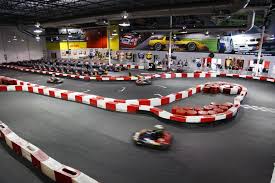 Go kart pisti, genel eğlence ve gösteri merkezi. Indoor Go Kart Racing Kid 101