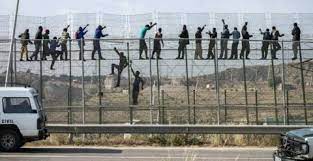 Aquel año 2005, el final del verano y el comienzo del otoño fueron muy duros en las fronteras de melilla y ceuta con marruecos. Espana Ha Gastado 72 Millones En Las Vallas De Ceuta Y Melilla En Apenas 8 Anos Publico