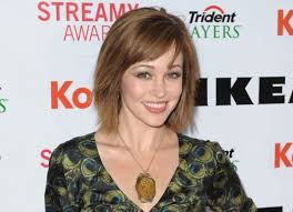 Use a touch of hairspray to hold the style in place if you're prone to slippage or flyaways and. Autumn Reeser S Easy To Fix And Easy To Keep Hairstyle That Doesn T Touch Her Shoulders