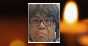 Robin Munro's Instagram, Twitter & Facebook