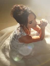 Submissions and comments that are abusive, harassing, sexually explicit or inappropriate are removed and can result in a ban. Hier Ist Eine Exklusive Vorschau Auf Suits Star Rachel Zane Hochzeitskleid