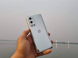 The oneplus 9 pro has large 6.78inches fluid amoled curved display with 120hz refresh rate. Cxj9k8s8umoj7m