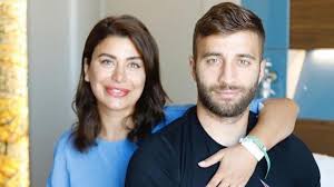 Son dakika alparslan öztürk haberlerini buradan takip edebilirsiniz. Ebru Sanci Esi Alpaslan Ozturk Un Milli Takim A Cagrildigi Gun Yasadiklarini Ilk Kez Anlatti