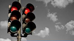 Rambu lalu lintas adalah perlengkapan jalan yang utama dalam mengatur, memberi peringatan dan mengarahkan lalu lintas yang berupa sebuah lambang, huruf, angka, kalimat dan/atau perpaduan di antaranya. 5 Sosok Penemu Lampu Lalu Lintas Yang Wajib Kamu Tau