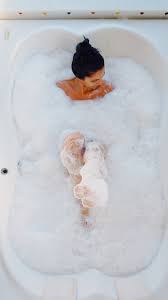 Sebenarnya, bak mandi tak hanya memudahkan anda memandikan si kecil, tetapi anda akan membuat momen mandi anak jadi menyenangkan. Seberapa Aman Bathtub Hotel Digunakan Untuk Berendam Kumparan Com