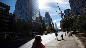 Dónde estés y en el momento que lo necesites, la señal multiplataforma de 24horas.cl te informa de las noticias de chile y el mundo. Coronavirus Chile En Vivo Hoy Lunes 26 De Abril Del 2021 Chile Levanta La Cuarentena Total En La Region Metropolitana De Santiago Y Otras Ciudades Tras Estabilizacion De La Segunda Ola De