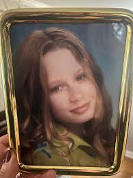 Karen Neth's Instagram, Twitter & Facebook