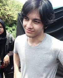 Siapa sangka di balik ini semua, jefri nichol dulunya anak yang polos dan menggemaskan. Jefri Nichol Selebritas Potret Diri Gaya Rambut
