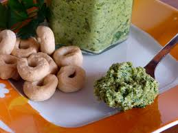 Preparare le mazzancolle alla cottura al vapore. Salsa Verde Al Prezzemolo Insalata Mista