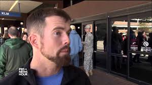 Honoring service members lost in combat by cheering