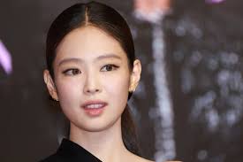 BLACKPINKs Jennie Ushers in Festive Season Early With New Tinselly Look |  Teen Vogue