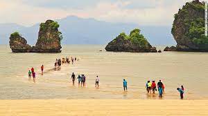 T star cottage adalah pilihan penginapan kami ketika di langkawi selama 4 hari 3 malam jalan pantai tengah, kedawang, langkawi 18 mei 2015. 7 Pantai Terkenal