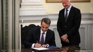 Greek Conservative Mitsotakis Sworn In As Prime Minister News Dw 08 07 2019