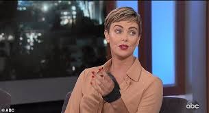 Hand Injury The 44 Year Old South Africa Native Revealed She Injured Herself While Filmin Hand Injuries Charlize Theron Intense