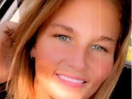 Sara Dowell's Instagram, Twitter & Facebook