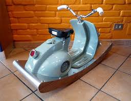 Scooter Vespa Vintage A Bascule Pour Enfant Wodesign Mobilier De Voiture Vespa Vintage Pieces De Voiture