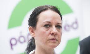 Eszerint ne lehessen olyan hirdetéseket közzétenni, amelyek veszélyeztetik a kiskorúakat, piát reklámoznak, rasszisták, de legelsősorban és legfőképpen: Kover Laszlo Szabo Timeanak Szegyellje Magat Nem A Kocsmaban Van Pestisracok