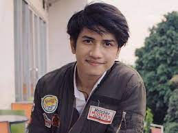 Zikri daulay merupakan kakak dari penyanyi sekaligus aktor syakir daulay. Istri Lepas Hijab Zikri Daulay Tegaskan Tak Ada Masalah Rumah Tangga