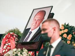 В москве, в центральном доме кинематографистов (доме кино) 8 июля 2021 года проходит прощание с актером и режиссером владимиром меньшовым. Afarq6ikirjqpm