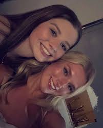 This year has been full of so much growth and love and I'm so lucky to have  some of the most amazing people by my side🤎