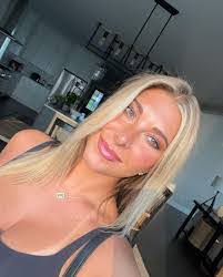 Addison Schmitz's Instagram, Twitter & Facebook