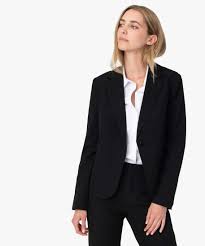 Si vous recherchez un costume avec de la couleur ou de taille supérieure nous vous invitons à regarder le rayon de costume bébé et costume enfant. Ensemble De Costume Femme Noir Gemo