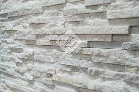 Choosing the ideal accent wall color for your dining room. Rivestimenti In Pietra Naturale Per Interni Ed Esterni A Bergamo