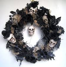 On the other hand, if spooky is what you're looking for, aprettylifeinthesuburbs offers a really great idea for a halloween wreath covered in plastic. 25 Awesome Halloween Wreath Ideas House Design And Decor Scary Halloween Wreath Halloween Wreath Wreaths