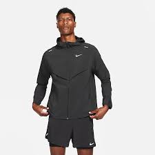 Conçu en nylon indéchirable et léger avec un imprimé just do it, l'anorak nike sportswear à la conception contrastée permet d'éliminer une légère humidité. Hommes Coupe Vent Nike Lu