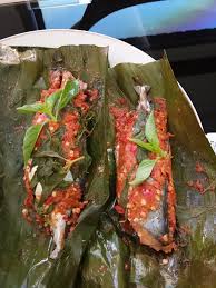Lumuri ikan kembung dengan bumbu yang sudah ditumis tersebut. Pepes Ikan Kembung By Fini Fini Langsungenak Com