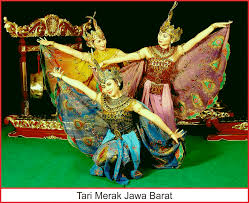 Ketika awal penggunaannya angklung masih sebatas kepentingan kesenian local atau tradisional. Kesenian Tradisional Jawa Barat Lengkap Penjelasannya Seni Budayaku