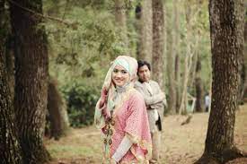 Instagram/@enzoani) gaun yang satu ini sangat cocok untuk anda yang mengusung tema pernikahan internasional. Inspirasi Foto Prewedding Unik Ide Foto Prewed