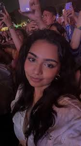 What are some furnished rooms available in Downtown Vancouver for a singer?