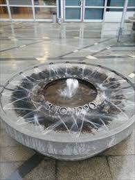 Lokale und persönliche beratung in schwyz, brunnen, engelberg, goldau, küssnacht und stans. Brunnen An Der Sparkasse In Ludwigsstadt Bayern Deutschland Fountains On Waymarking Com