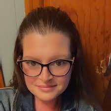 Bella Tipton's Instagram, Twitter & Facebook